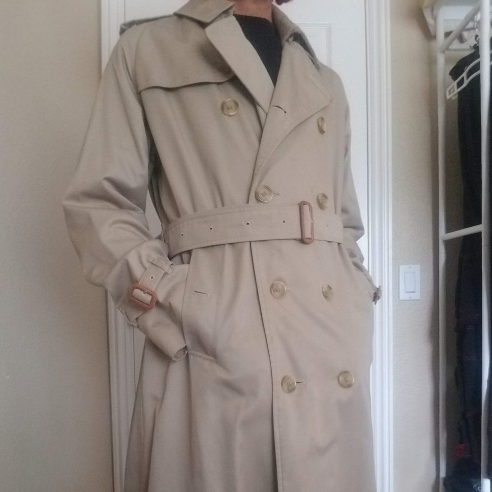 Vintage Beige Burberry English Trench Coat 100% Cotton Gabardine with Wool Detac
